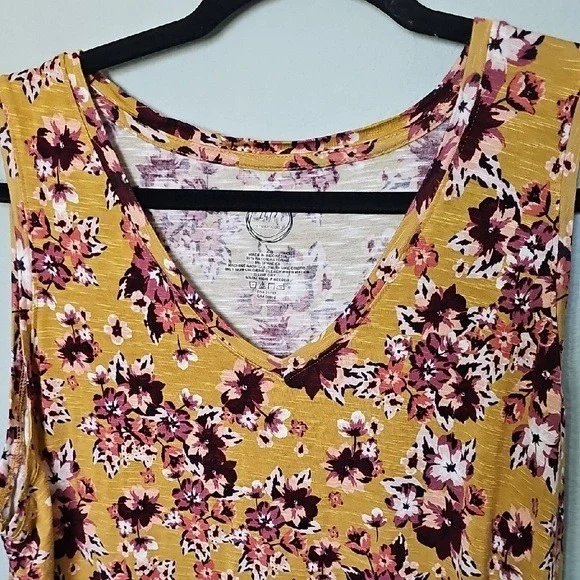 Maurices 24/7 Plus Size 2X Yellow Floral V Neck Sleeveless Airy Stretch Top - Picture 3 of 5